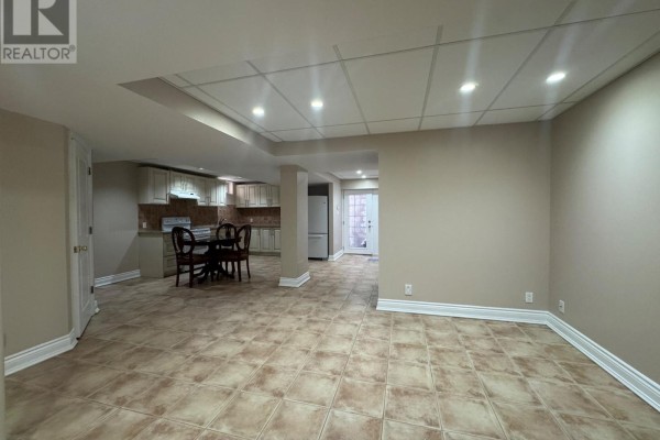 33 Hammerstone Crescent, Vaughan, ON L4J8B4 Photo 5