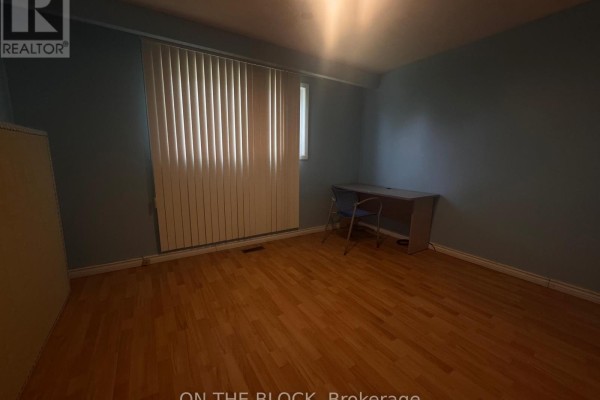 33 Harrington Crescent, Toronto, ON M2M2Y6 Photo 2