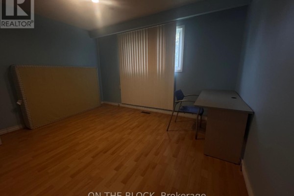 33 Harrington Crescent, Toronto, ON M2M2Y6 Photo 3
