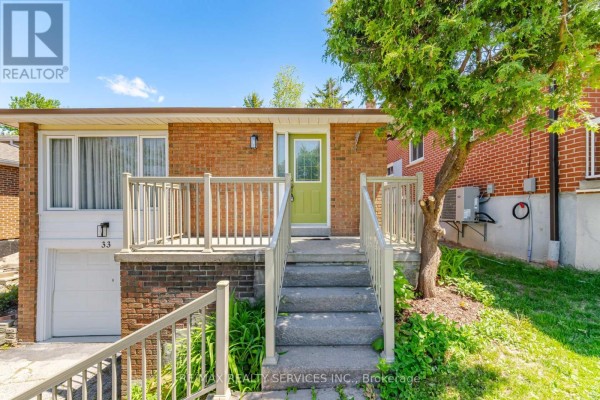 Close-up of the entrance stairs and front door of the brick house. - 33 Hesp Drive, Caledon