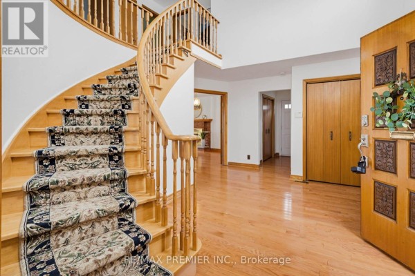 Kitchen - 33 Houston Road, Vaughan, ON L4L1V2 Photo 4