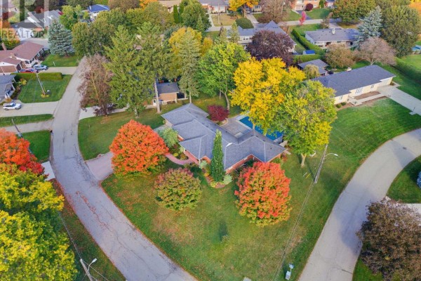 33 Jackson Crescent, North Perth, ON N4W1K2 Photo 3