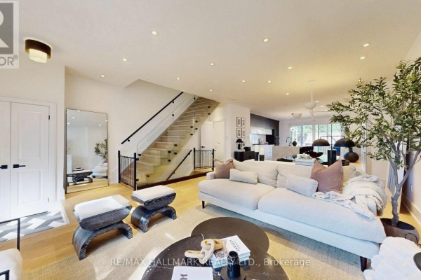Family room - 33 Kimberley Avenue, Toronto, ON M4E2Z3 Photo 4