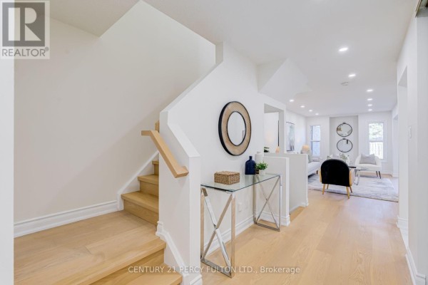 Eating area - 33 Lorna Rae Boulevard, Toronto, ON M1V2C7 Photo 4