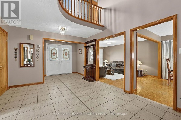 Living room - 33 Marevan Place, Vaughan, ON L4L3H7 Photo 5