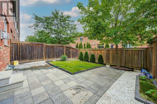 33 Mazarine Lane, Richmond Hill, ON L4S0G2 Photo 4