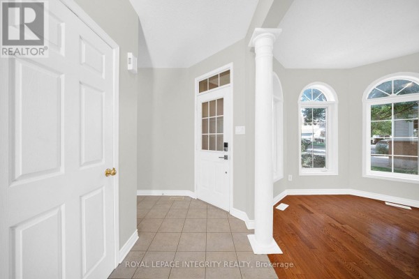 33 Norgold Crescent, Ottawa, ON K2T1J1 Photo 3