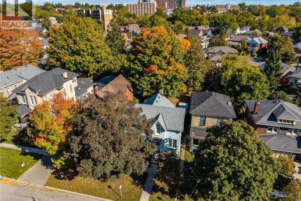 33 Palmerston Avenue, Brantford, ON, photo 2