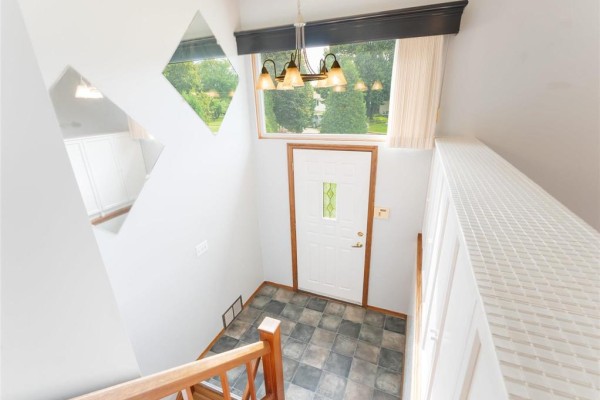 Kitchen - 33 Parade Drive, Winnipeg, MB R2C0S3 Photo 4