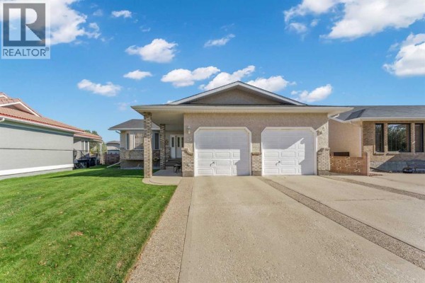 Kitchen - 33 Park Meadows Drive Se, Medicine Hat, AB T1B4C3 Photo 2