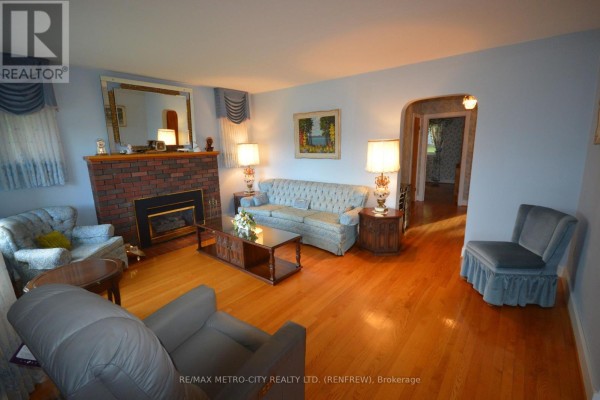 Recreational, Games room - 33 Pembroke Street, Whitewater Region, ON K0J1K0 Photo 5