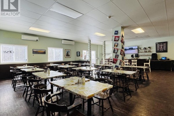 Another view of the dining area with tables, chairs, and a bar - 33 Queen St Street, North Stormont