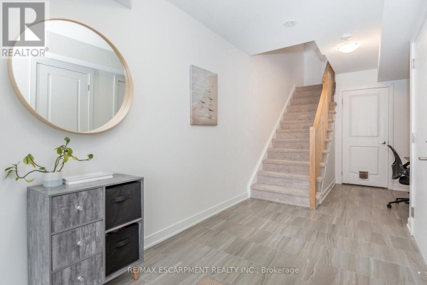 33 Red Maple Lane, Barrie, ON, photo 3