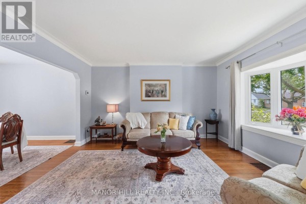 Primary Bedroom - 33 Robindale Avenue, Toronto, ON M8W4A8 Photo 4