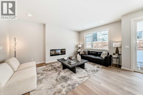 2pc Bathroom - 33 Rochester Crescent Nw, Calgary, AB T3L0P2 Photo 3