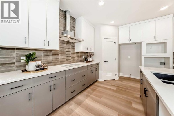 Pantry - 33 Rochester Crescent Nw, Calgary, AB T3L0P2 Photo 5