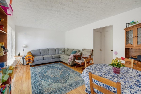 Living room - 33 Rue Renaud, Gatineau, QC J8T3A2 Photo 2