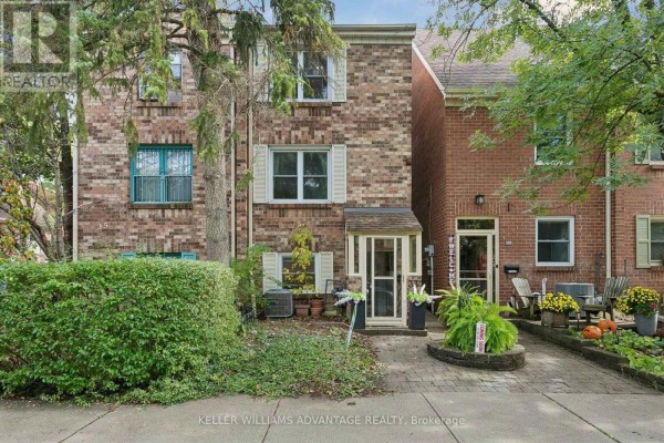 33 Sandstone Lane, Toronto