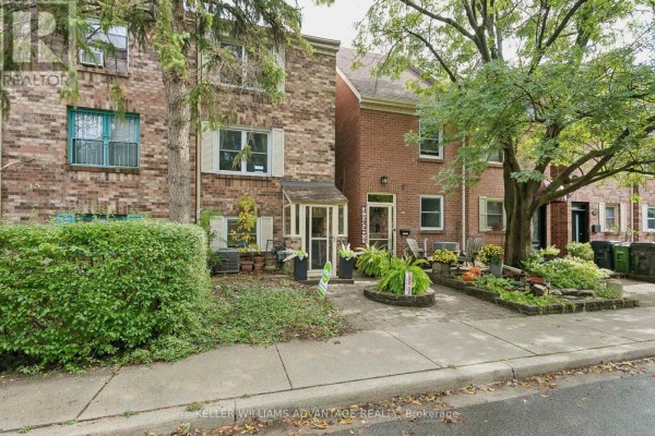 33 Sandstone Lane, Toronto, ON M4J4Z8 Photo 2