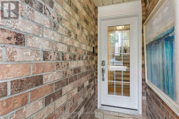 33 Sandstone Lane, Toronto, ON M4J4Z8 Photo 5