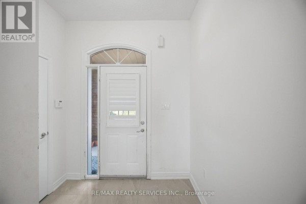 Bedroom 2 - 33 Sewells Lane, Brampton, ON L7A2Z9 Photo 5