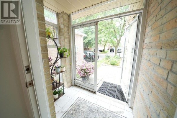 Kitchen - 33 Wilderness Drive, Toronto, ON M1V3P4 Photo 3