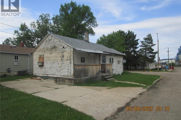 330 2nd Avenue E, Assiniboia, SK, photo 2