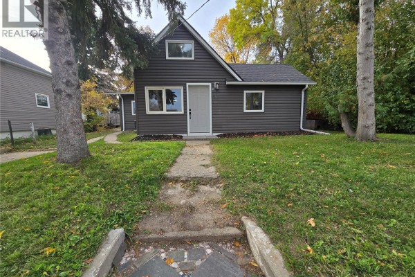 Residential for sale at 330 3rd Avenue Se, Weyburn, SK - MLS® WHsVkj
