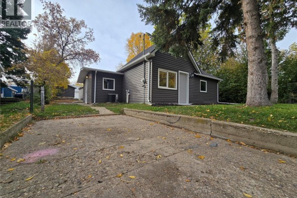 330 3rd Avenue Se, Weyburn, SK, photo 2