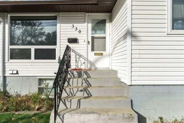 Kitchen - 330 9 Street Se, Medicine Hat, AB T1A1N5 Photo 4