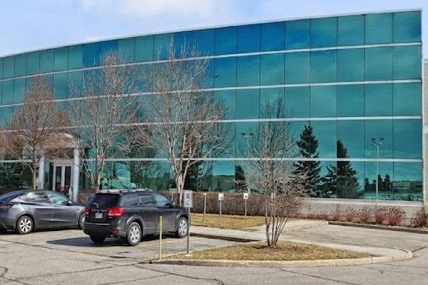 330 Applewood Crescent, Vaughan, ON L4K4V2 Photo 2
