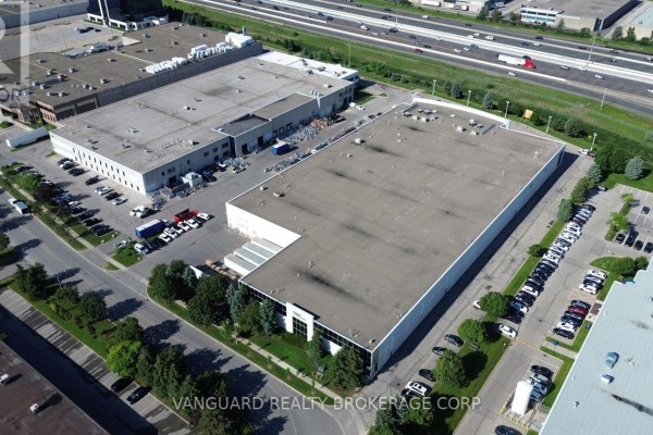 330 Applewood Crescent, Vaughan, ON L4K4V2 Photo 3