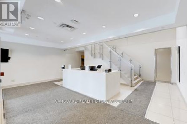 330 Applewood Crescent, Vaughan, ON L4K4V2 Photo 5