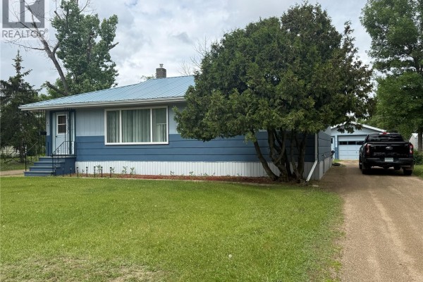 Living room - 330 Ferguson Street, Craik, SK S0G0V0 Photo 2