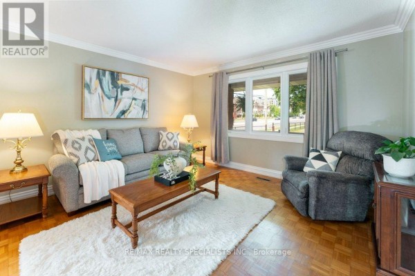 330 Hickory Circle, Oakville, ON, photo 3