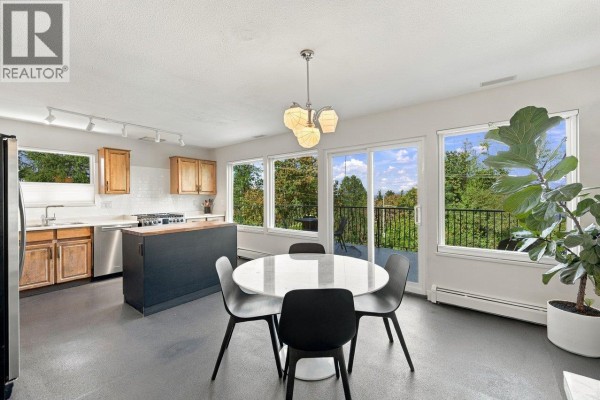 330 N Gamma Avenue, Burnaby, BC V5C1X9 Photo 5