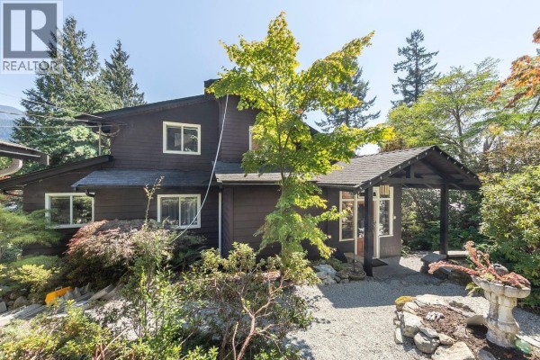 330 Sasamat Lane, North Vancouver, BC V7G2S4 Photo 3
