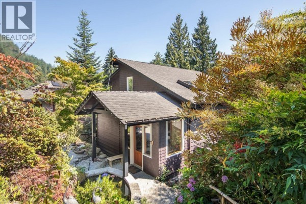 330 Sasamat Lane, North Vancouver, BC V7G2S4 Photo 5