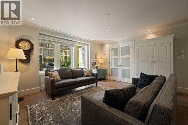 330 W 14th Avenue, Vancouver, BC V5Y1X4 Photo 4