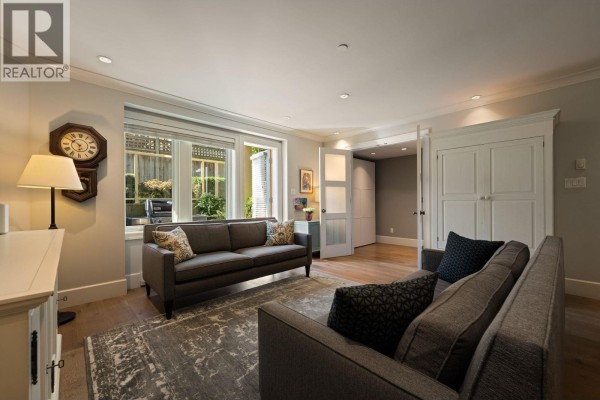 330 W 14th Avenue, Vancouver, BC V5Y1X4 Photo 5