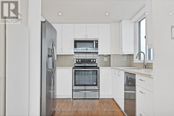 Kitchen - 3301 - 5 Concorde Place, Toronto, ON M3C3M8 Photo 3