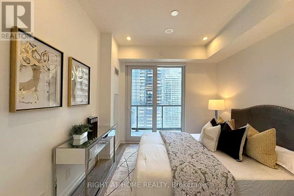 Living room - 3302 - 108 Peter Street, Toronto, ON M5V0W2 Photo 4