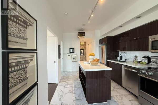 3303 - 126 Simcoe Street, Toronto, ON M5H4E6 Photo 2