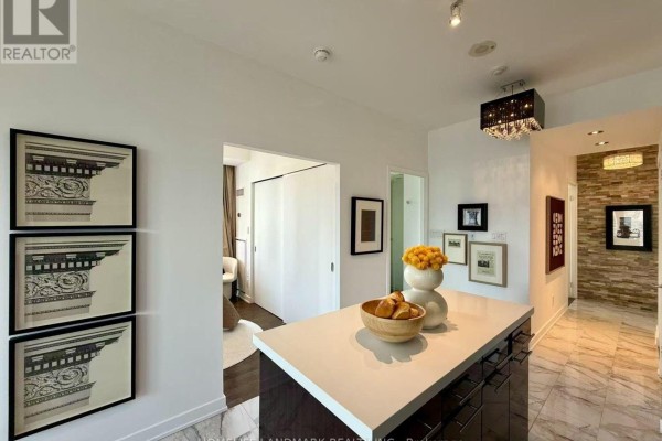 3303 - 126 Simcoe Street, Toronto, ON M5H4E6 Photo 3