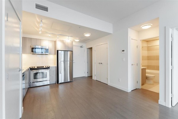 3303 13308 Central Avenue, Surrey, BC V3T0M4 Photo 4