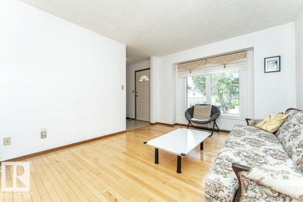 Family room - 3303 42a Av Nw, Edmonton, AB T6T1E6 Photo 4
