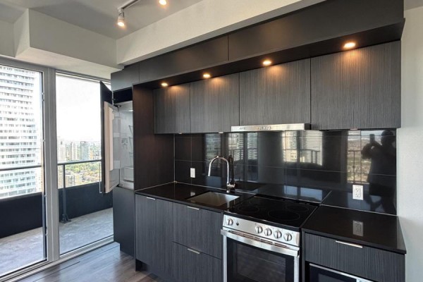 Kitchen - 3305 - 448 Burnhamthorpe Road, Mississauga, ON L5B0R4 Photo 3