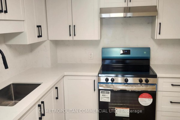 3305 - 65 Harbour Square, Toronto, ON M5J2L4 Photo 5