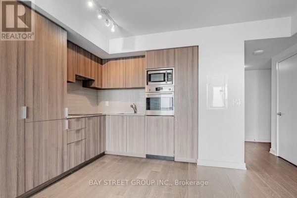 Kitchen - 3306 - 11 Wellesley Street W, Toronto, ON M4Y0G4 Photo 3