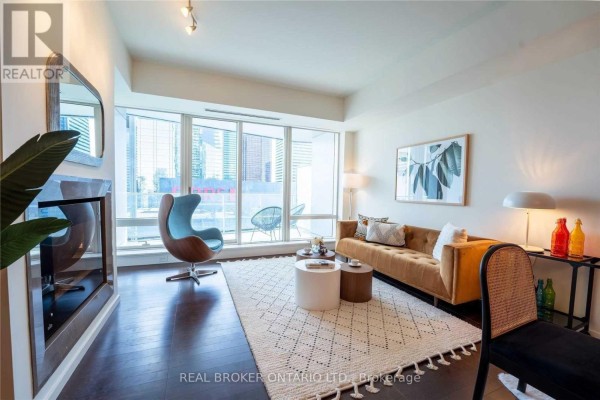 Kitchen - 3307 - 180 University Avenue, Toronto, ON M5H0A2 Photo 3